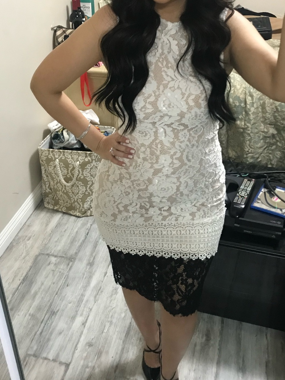 Sleeveless Two-Tone Lace Sheath Dress - White & Black